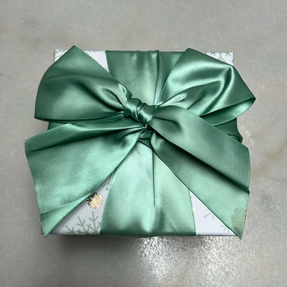 Papyrus Teal Bow Gift Box - Picture 2 of 8